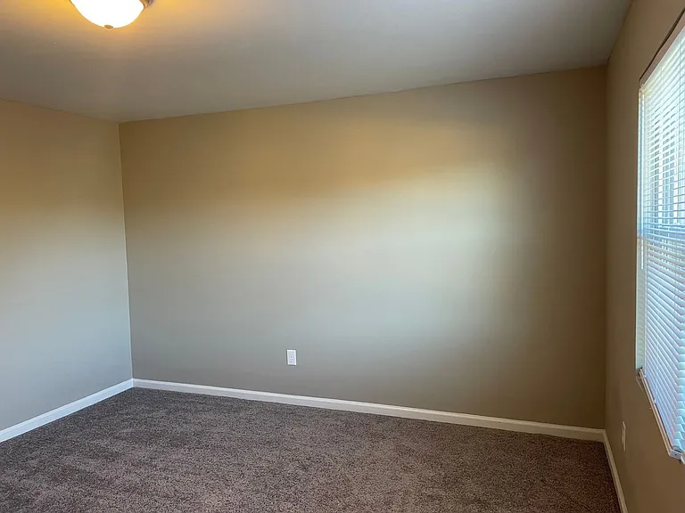 2335 Carmine St — Photo 16