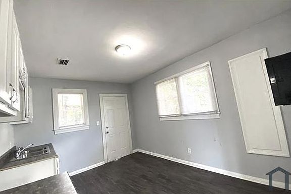3rd image of 1440 W 24th St