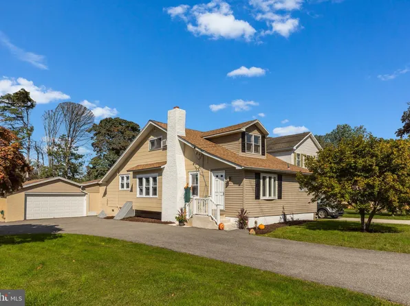 348 Ruth Ave, Upper Chichester, PA 19014