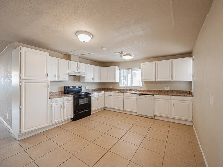 2062 E Nancy Ln — Photo 11