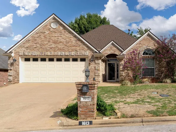1613 Valley Brook Ln, Longview, TX 75605