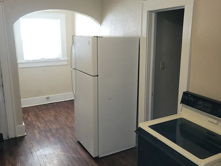748 N Woodrow Ave — Photo 13