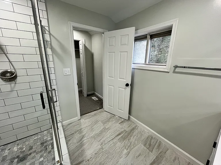 8235 Elvaton Dr — Photo 11