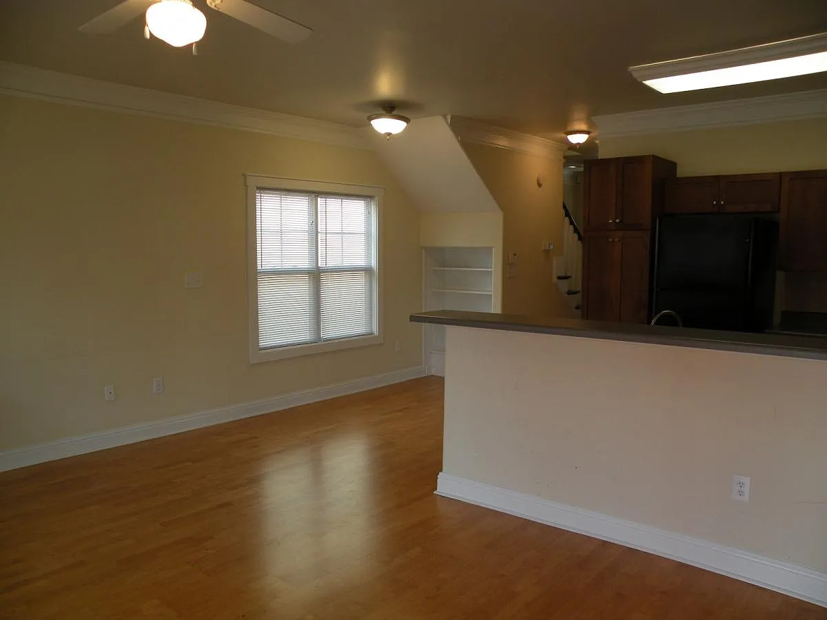 3 bed, 1586 sqft, $1,800 — Photo 2