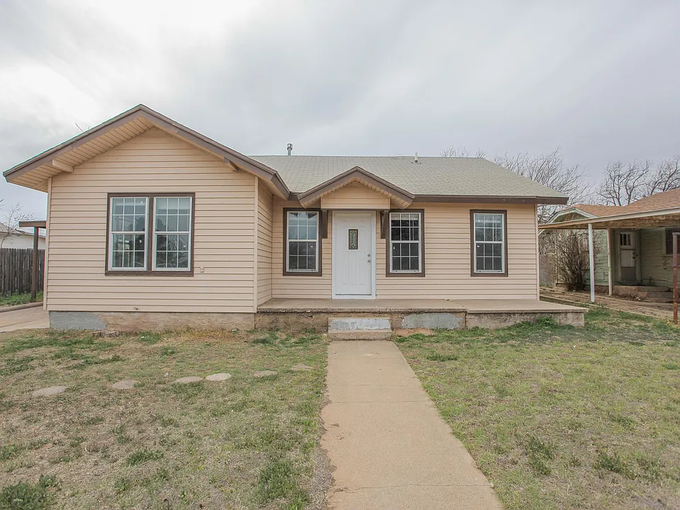 1404 Nolan St