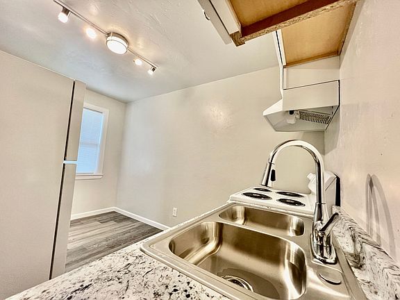 5th image of 3500 SW 29th Pl APT 4