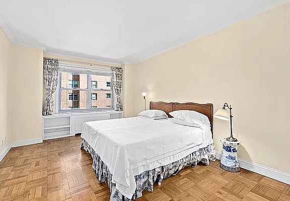3rd image of 360 E 72nd St APT B1411