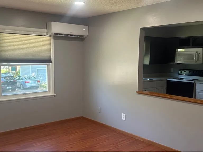 705 E 3rd St #7 — Photo 3