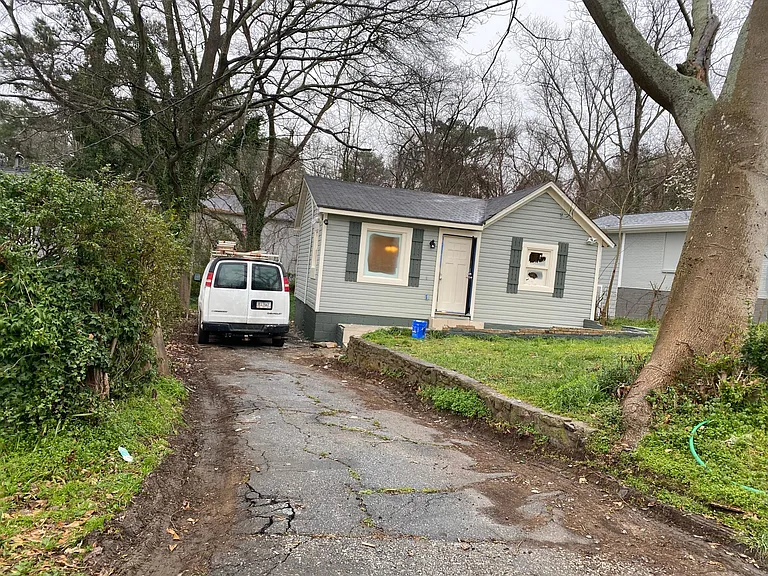 379 Illinois Ave NW — Photo 8