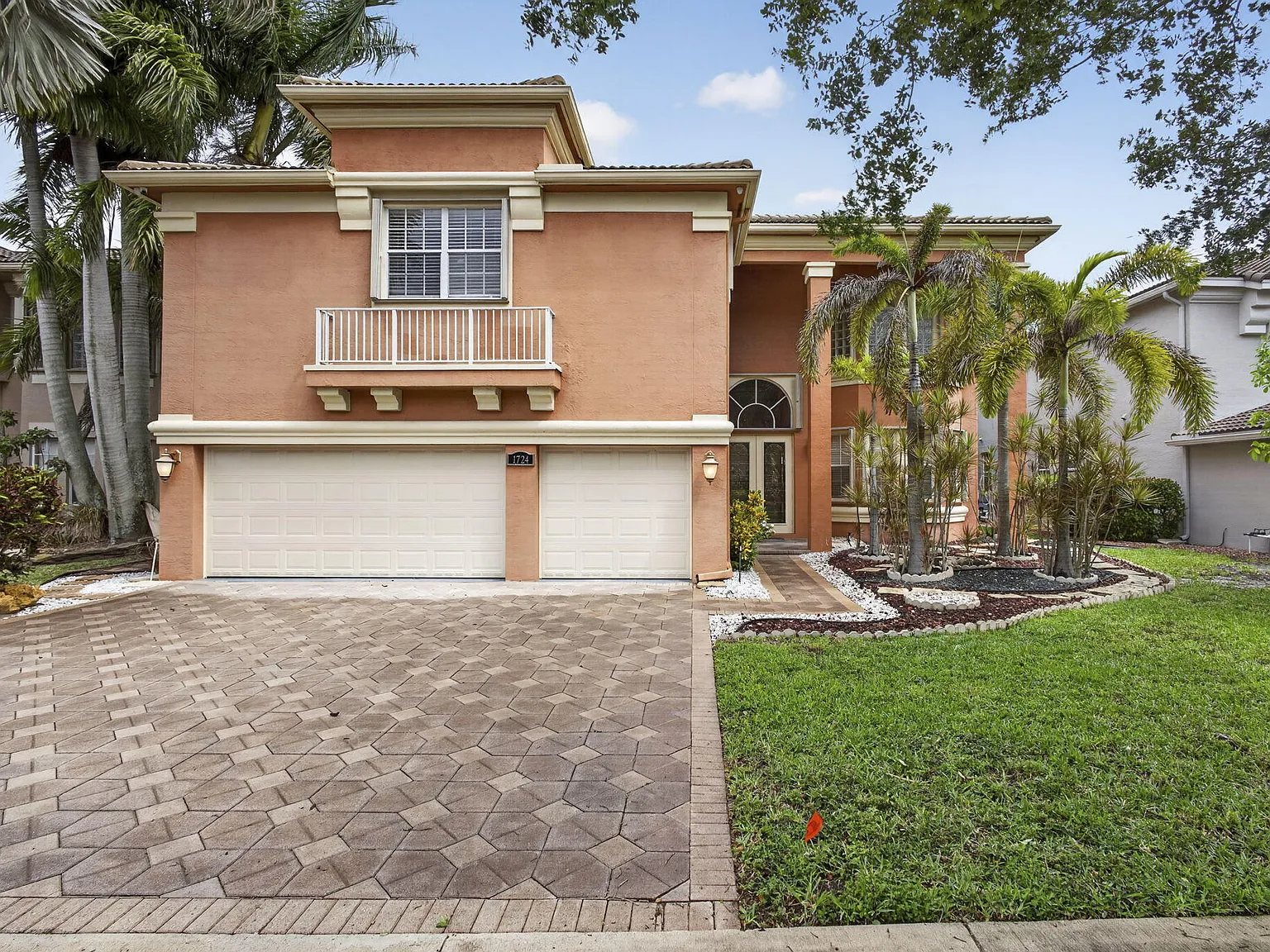 6 bed, 4.0 bath, 3974 sqft, $6,300 — Photo 2