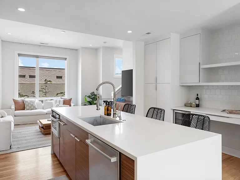 1016 Russell St — Photo 15