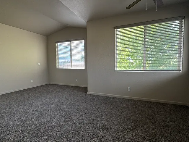535 Warren Court - 1 — Photo 4