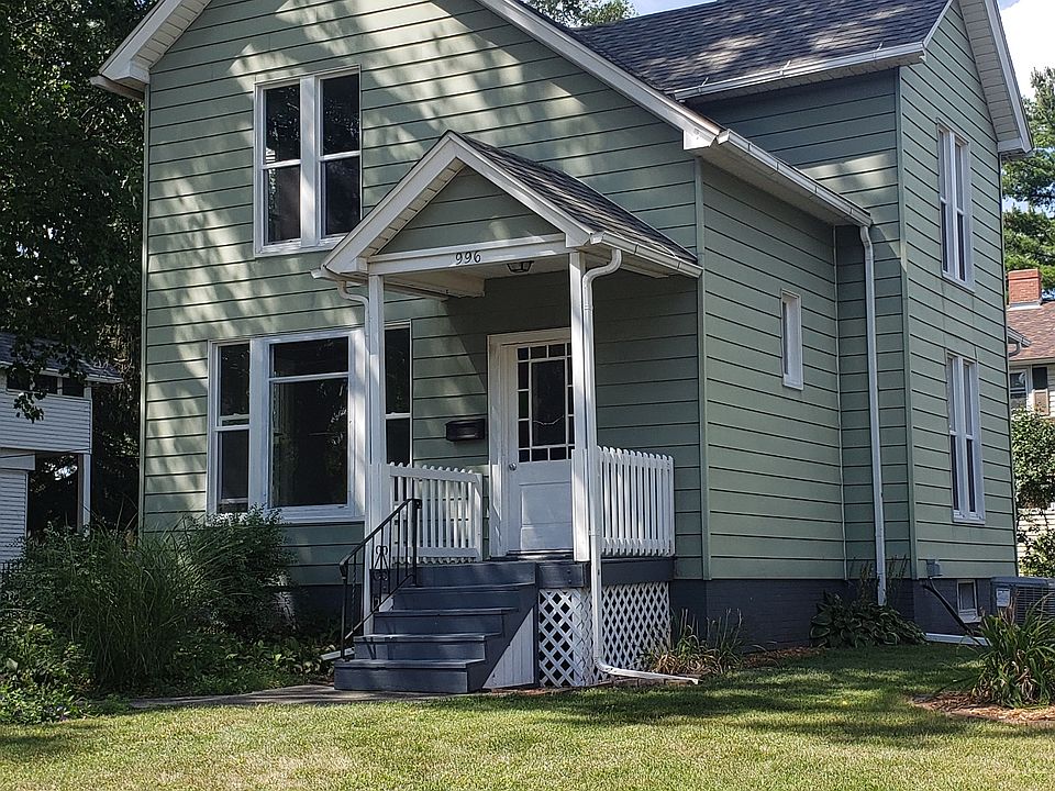 1st image of 996 Willard St
