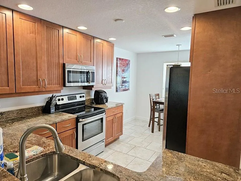 2 bed, 2.0 bath, 1440 sqft, $3,400 — Photo 2