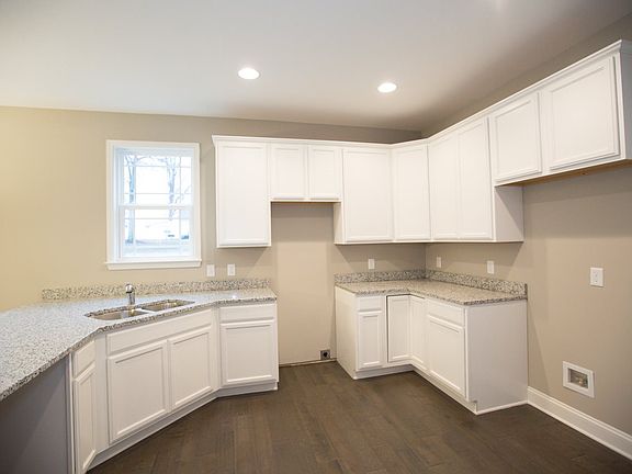 5th image of 104 Somerset Dr