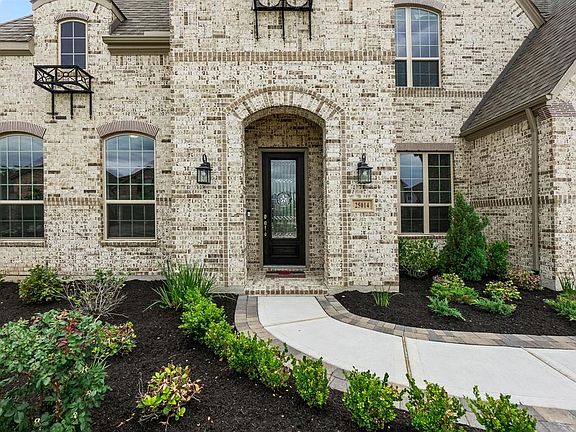 Well manicured front entry