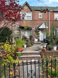 50-39 61st Street, Flushing, NY, 11377