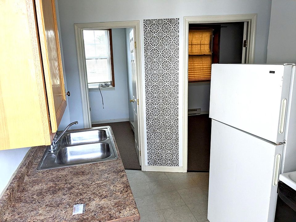 Entry way to kitchen - two living spaces
