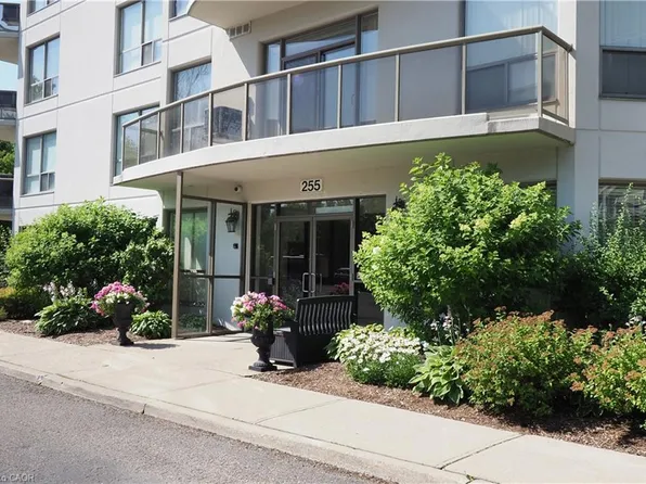 255 Keats Way #208, Waterloo, ON N2L 6N6
