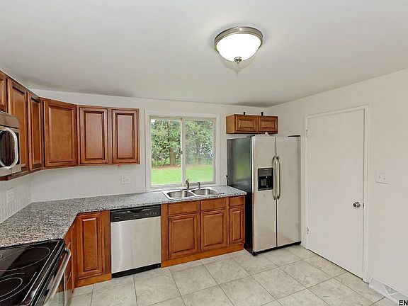 3rd image of 70 Jones Dr