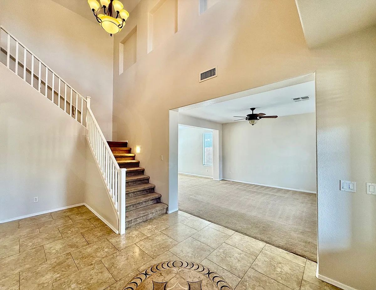 5 bed, 3.5 bath, 3240 sqft, $3,199 — Photo 4