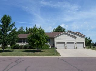 930 21st St, Windom, MN 56101