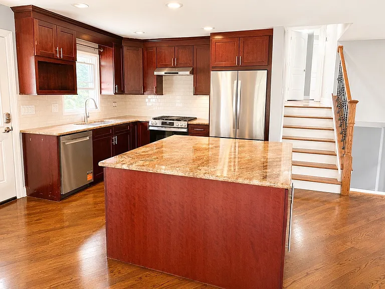 517 S Dryden Pl — Photo 4