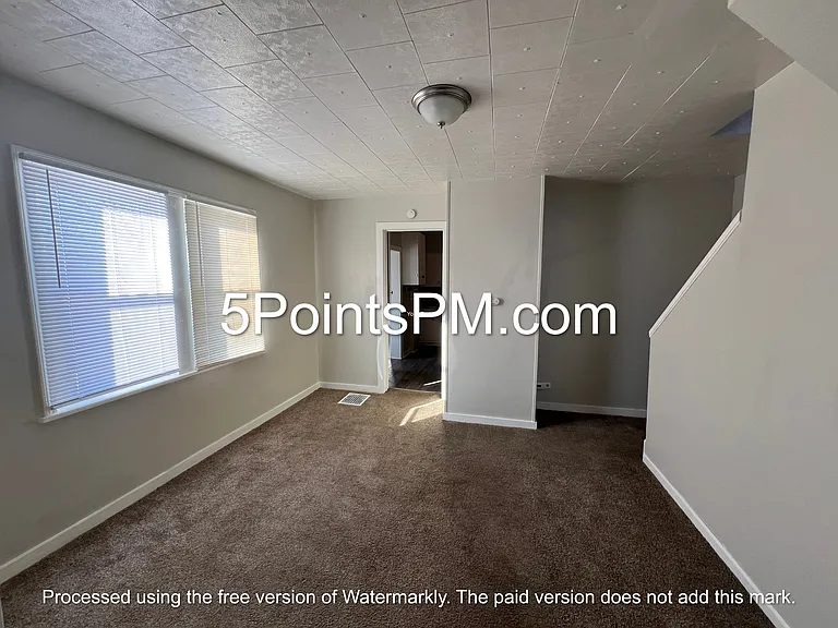 7805 Bancroft Ave — Photo 2