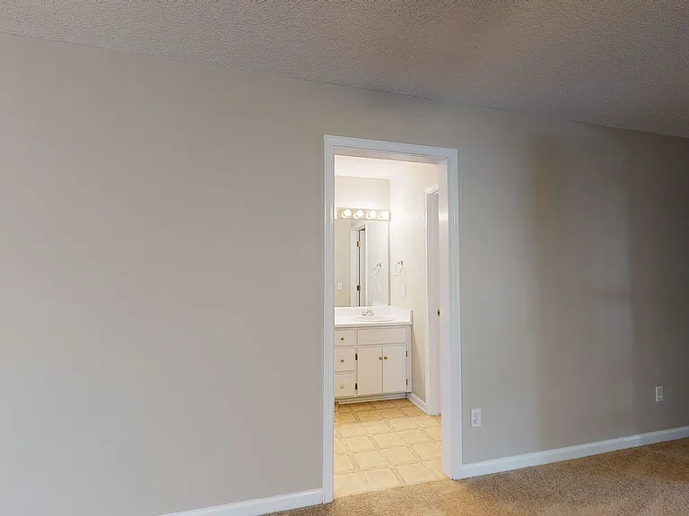 130 Woodmere Dr — Photo 26