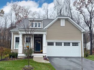 930 Tillinghast Dr #930, Oxford, CT 06478