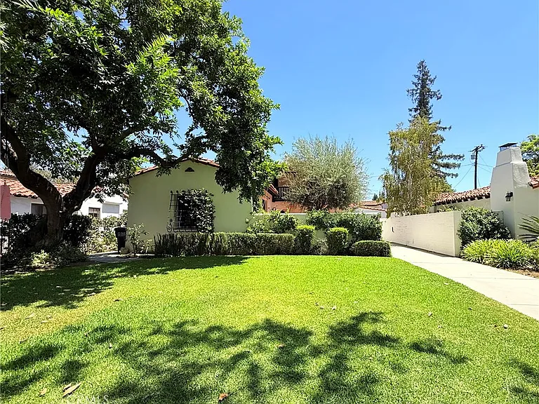 580 S Berkeley Ave — Photo 2