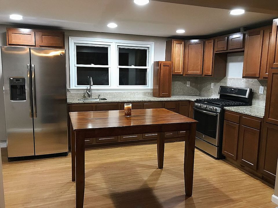 2nd image of 1209 W Rosemont Dr