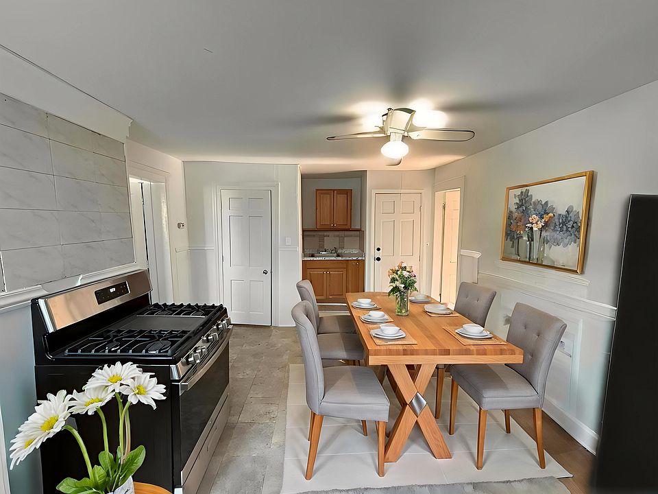 Eat-in Kitchen