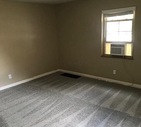 4th image of 1065 Sells Ave