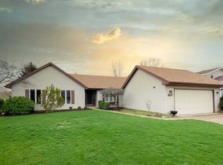 3101 W Bretons Dr, McHenry, IL 60050