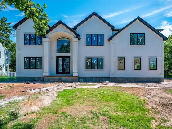 54 Nevsky St, Edison, NJ 08820