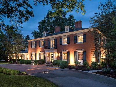 2 Bellerive Country Club Grounds Dr #2, Saint Louis, MO, 63141