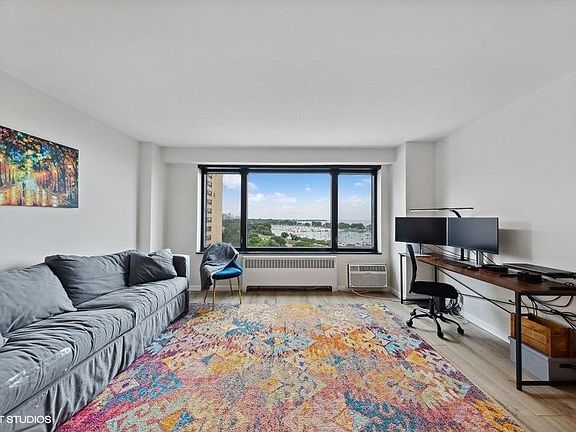 3rd image of 3100 N Lake Shore Dr APT 1110