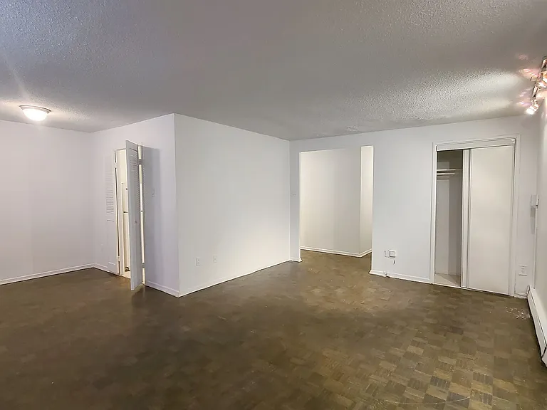 570 Eglinton Ave W #4 — Photo 6