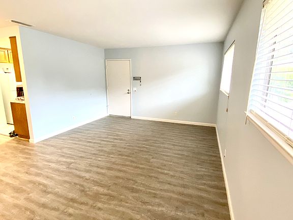 4th image of 3109 N White Ave