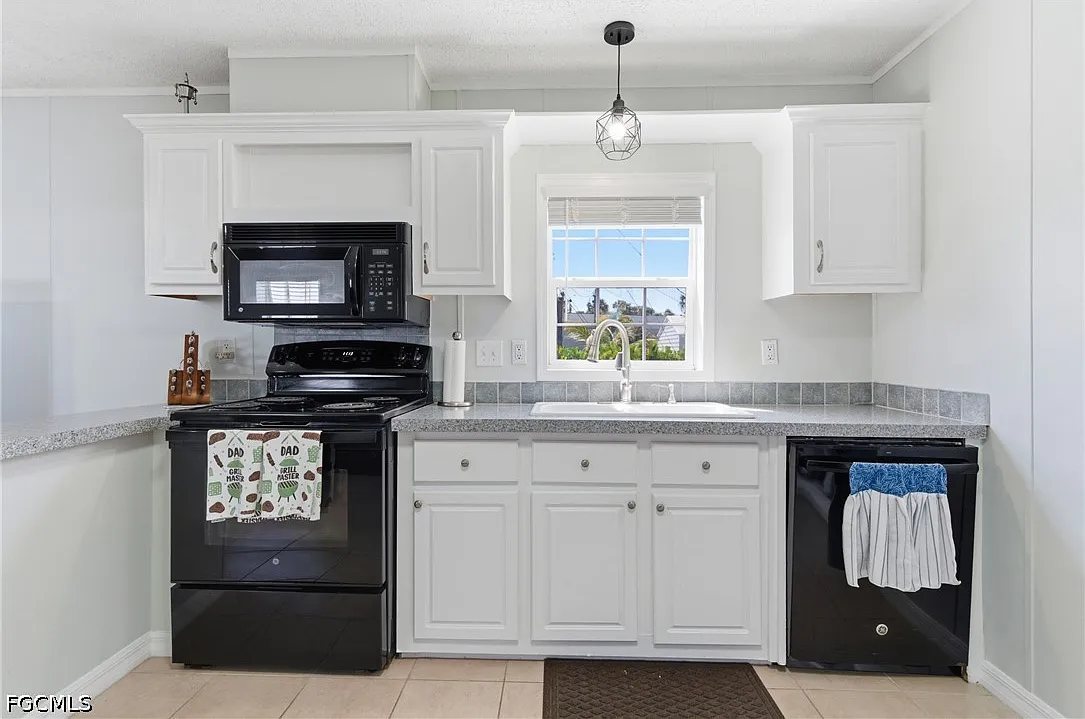 2 bed, 1.0 bath, 752 sqft, $2,200 — Photo 1