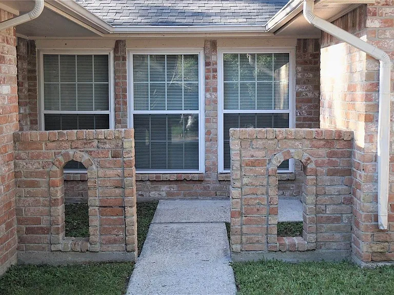 2727 Tinechester Dr — Photo 4