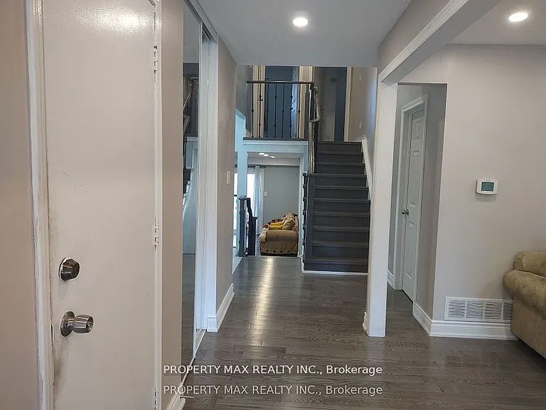 30 Glenabbey Dr #3 — Photo 8