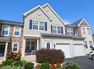402 Silver Oak Ct, Warminster, PA 18974