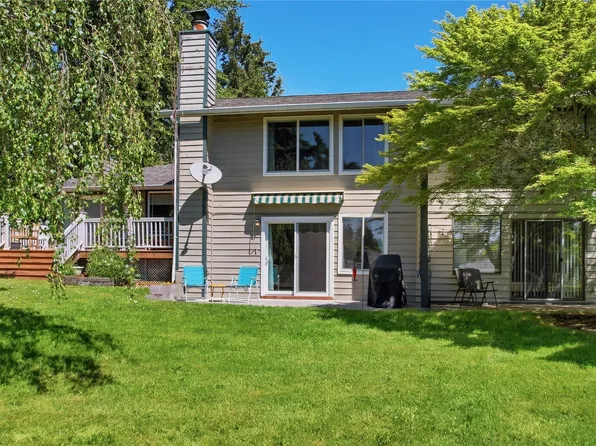 1041 Ihland Place NE, Bainbridge Island, WA 98110