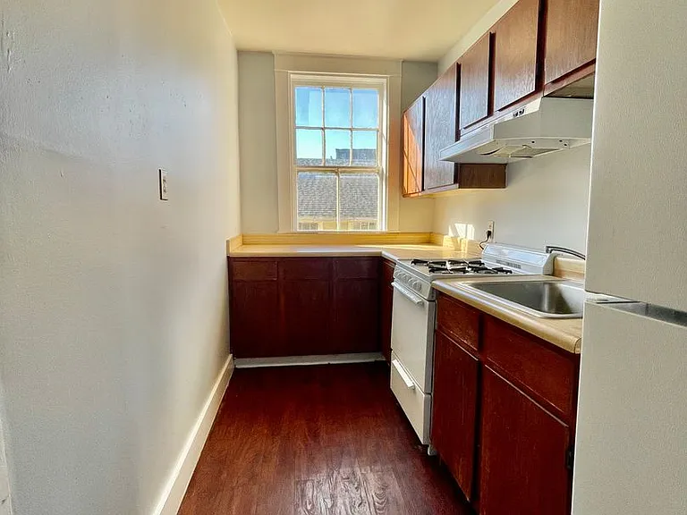 2324 Calhoun St #D — Photo 6