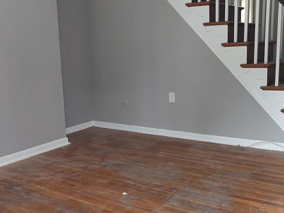 4th image of 58 E Walnut Ln