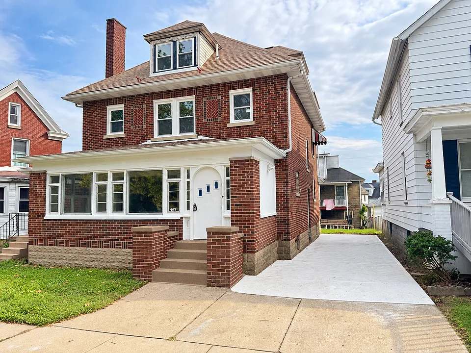 697 Fairview Ave