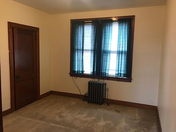 823 1/2 Mt Royal Avenue Bedroom 1