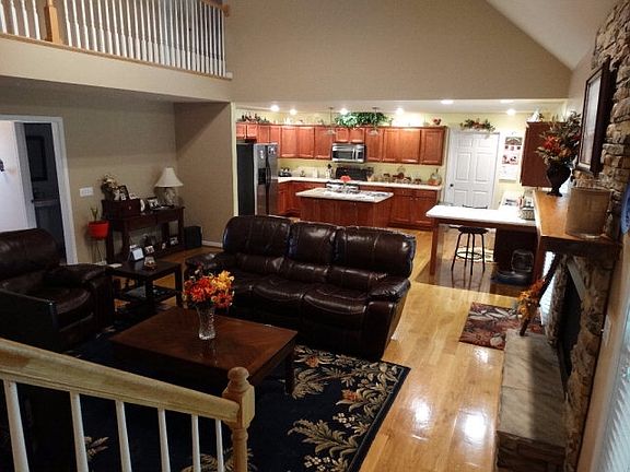 4th image of 1302 Turnberry Pl